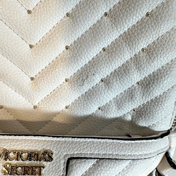 Victoria’s Secret V-Quilt White Small Backpack Double Straps Pockets Zippers - Picture 10 of 10